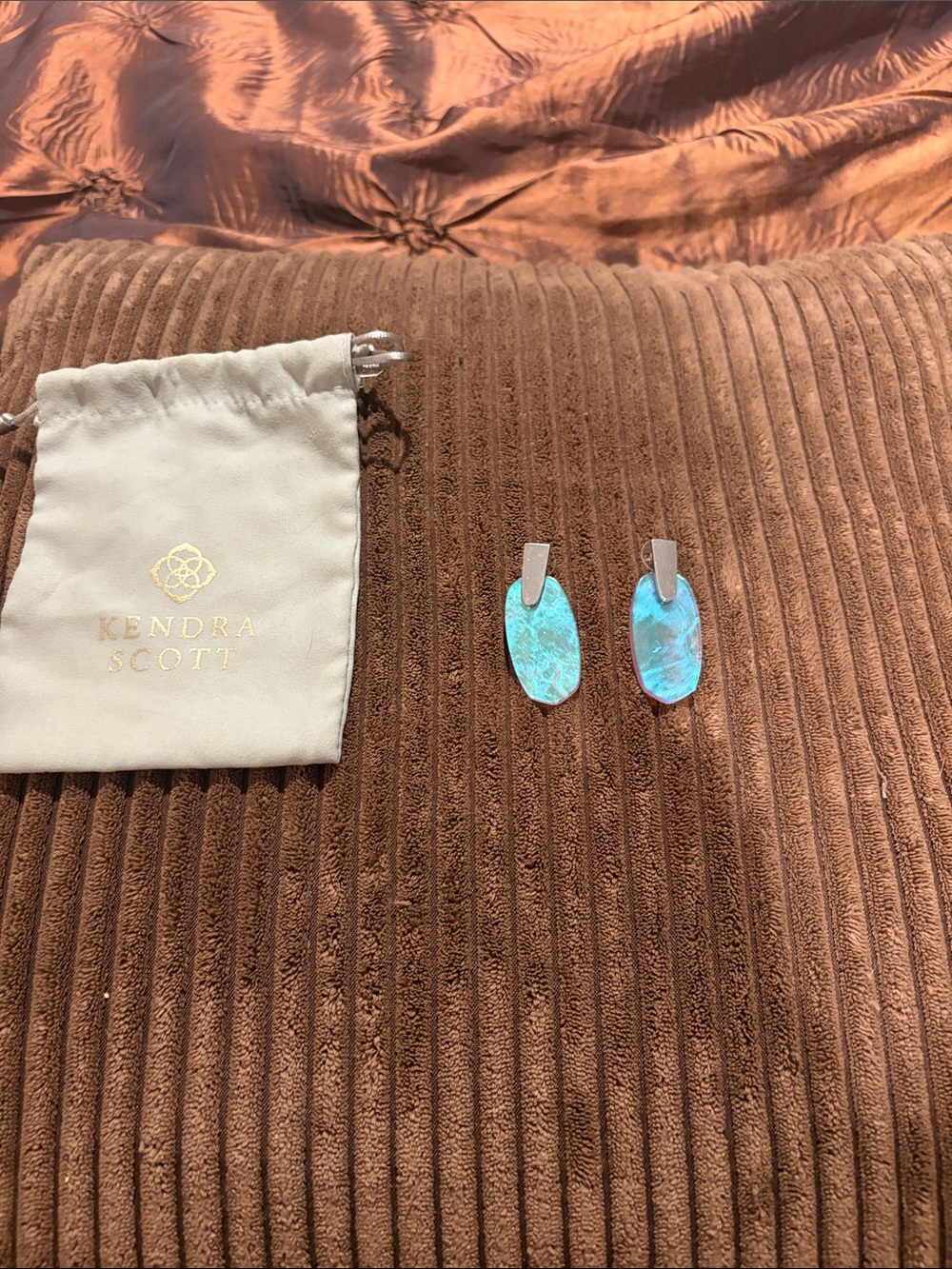 Kendra Scott irredecent earrings